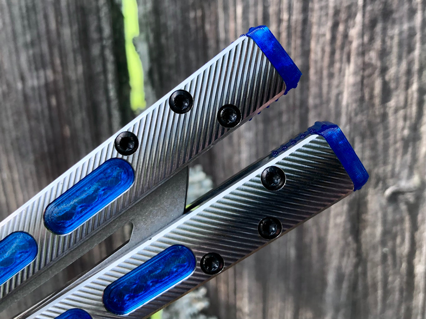 Extend and protect the handles of your Geof Dumas Ex10 and Ex11 balisongs with these Zippy extensions, which offer adjustable balance. Handle inlays modify the grip and sound.
