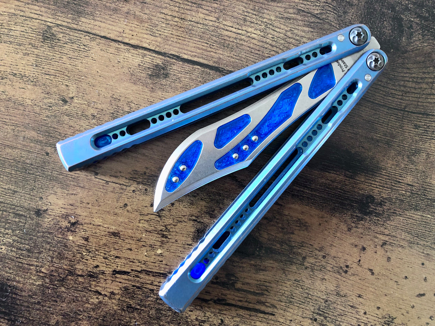 Integrate additional jimping surface area and an adjustable weight system into the Fellowship Blades Medusa v3 and Empusa v3 balisongs with this polyurethane Zippy mod. Adjust the balance and add color to the trainer blade with these polyurethane Zippy inserts.