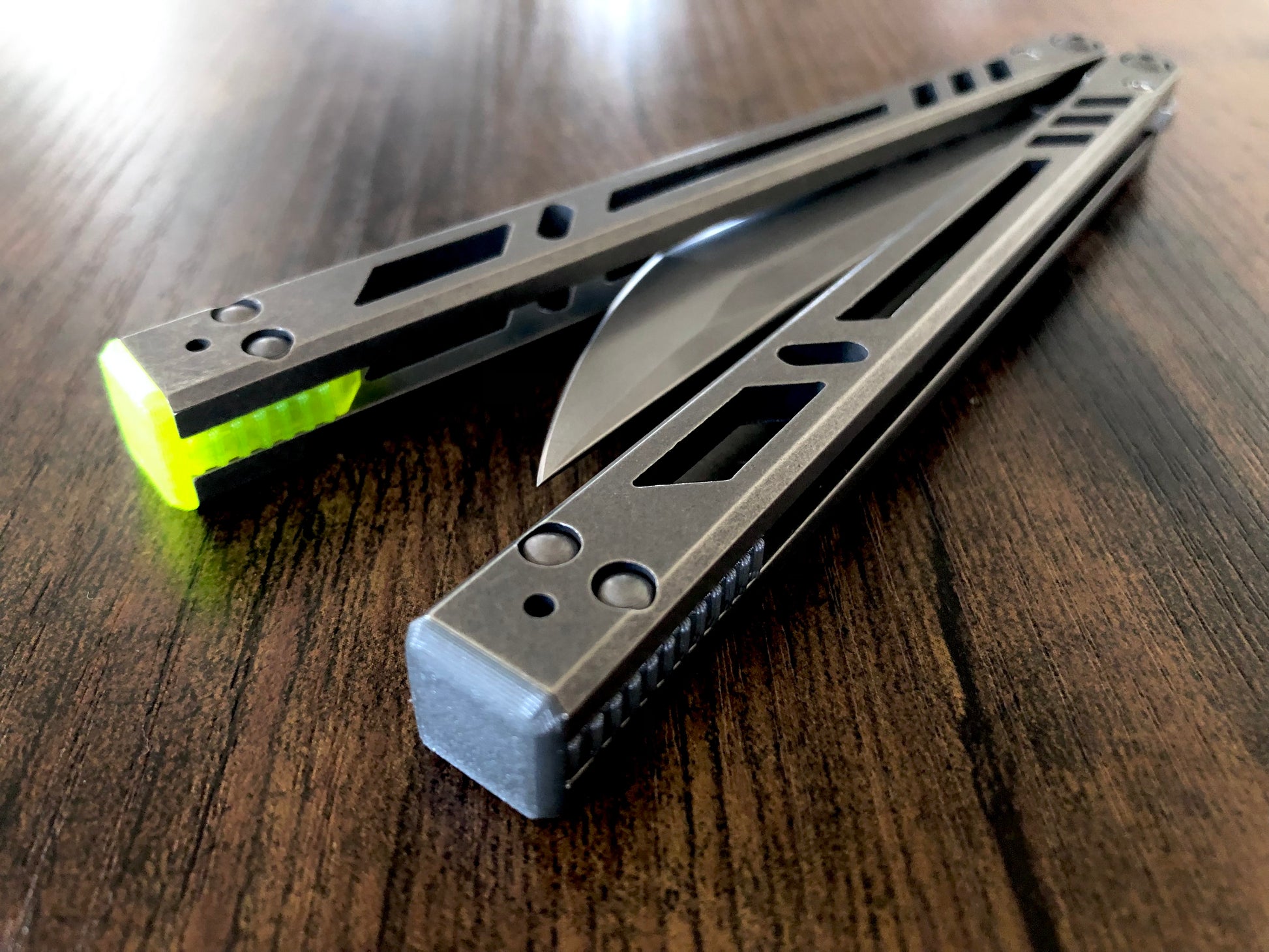 These Zippy spacers are designed for the BRS Barebones and Tibones, and are made in-house from a rubbery, shatter-proof polyurethane. The spacers are offered as either extensions or full-length "flush" spacers. The full-length spacers offer a slightly more neutral balance, while the extensions round the edges for comfort and protect the handles from drops. Both spacers feature positive jimping and enable adjustable balance with up to 1x removable tungsten weight per spacer.