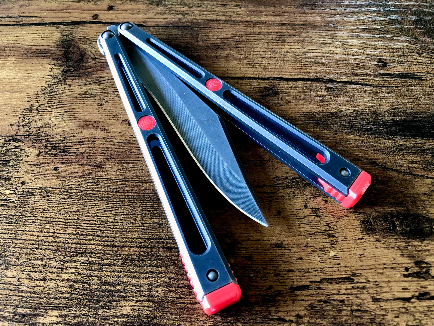 Extend and protect your handles with these Zippy spacers, custom-made for the Goose balisong (designed by Arthur Goins and machined by JK Design). The spacers are made from a shatter-proof polyurethane and protect your handles from drops while adding length. The spacers also feature positive sawtooth jimping and adjustable balance.