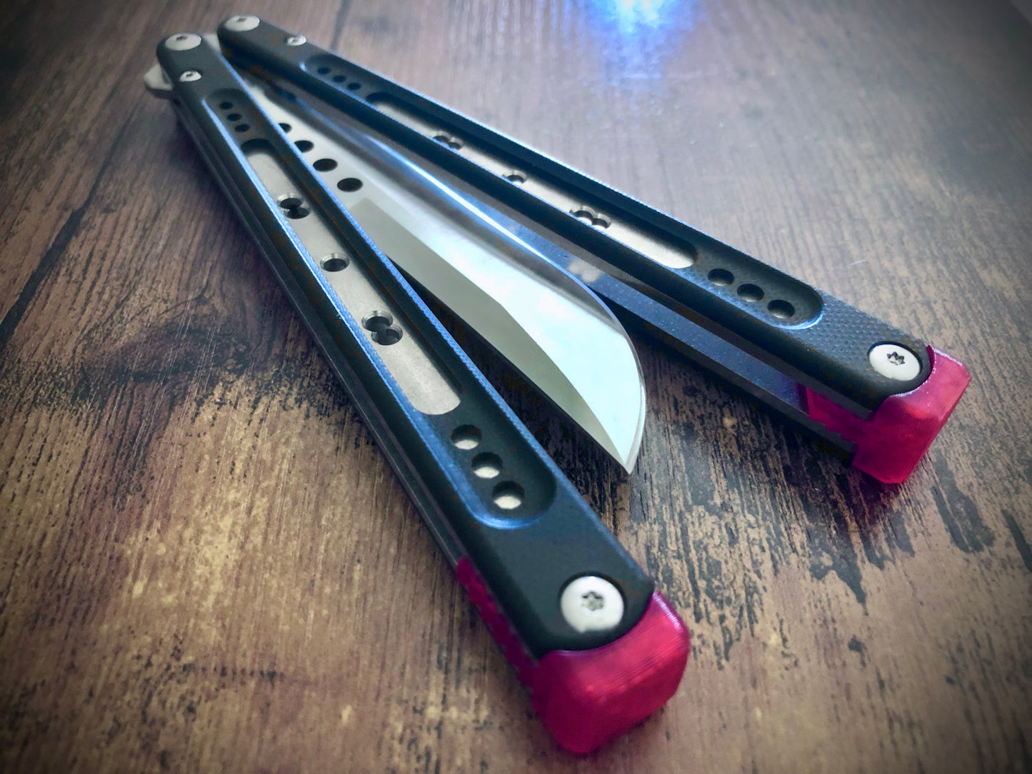 These Black Balisong Rebola v2 spacers are made in-house from a rubbery, shatter-proof polyurethane. They are ultra-lightweight extension spacers that reduce the stock handle-bias. They also feature positive sawtooth jimping and enable adjustable balance with up to 1x removable tungsten weight per spacer.