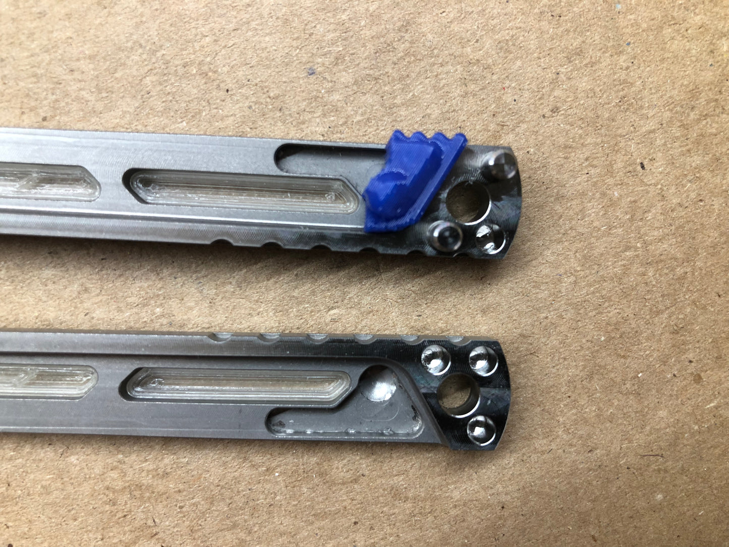 Modify the grip of your Squid Industries Tsunami balisong with these custom-made Zippy mods that adds jimping to the inside of the handles, and inlays to the surface. These polyurethane jimping and handle inlay mods can also be used to add a pop of color or mark the bite handle.