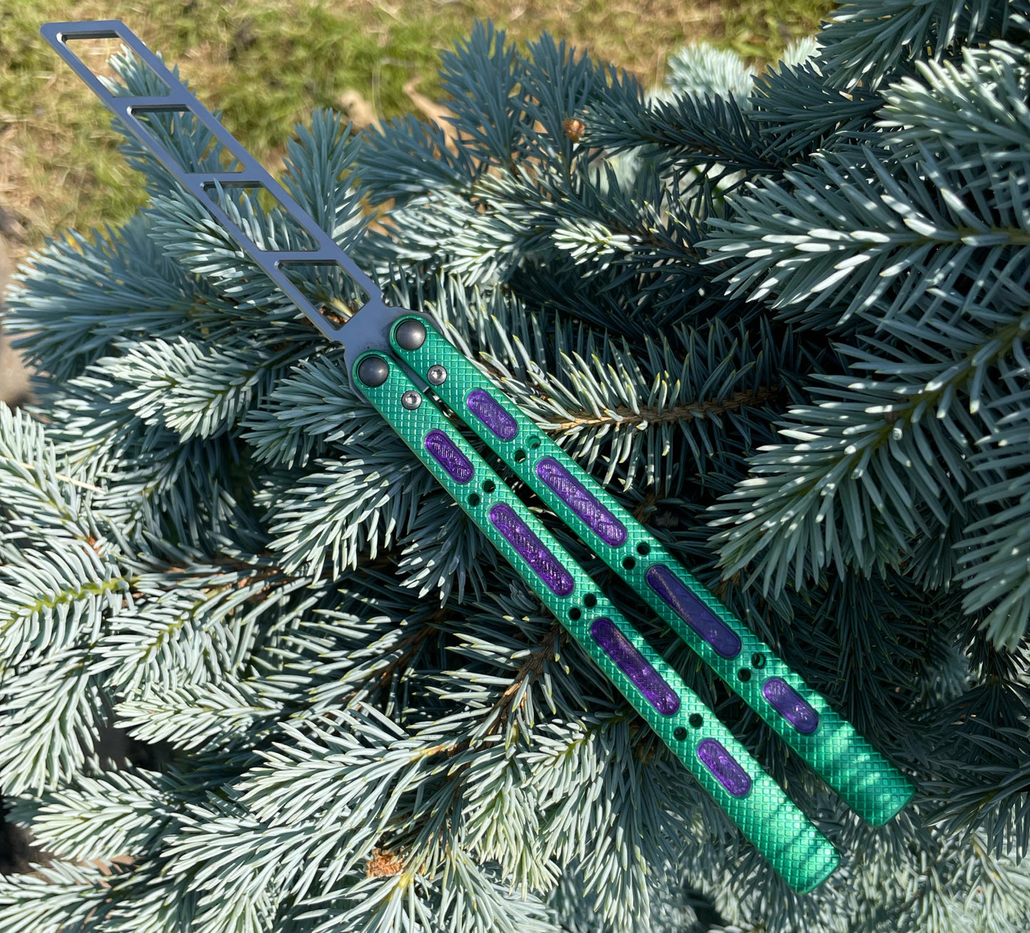 Modify the grip of your NRB Concepts SLight balisong and NRB UltraLight balisong trainer with Zippy handle inlays.