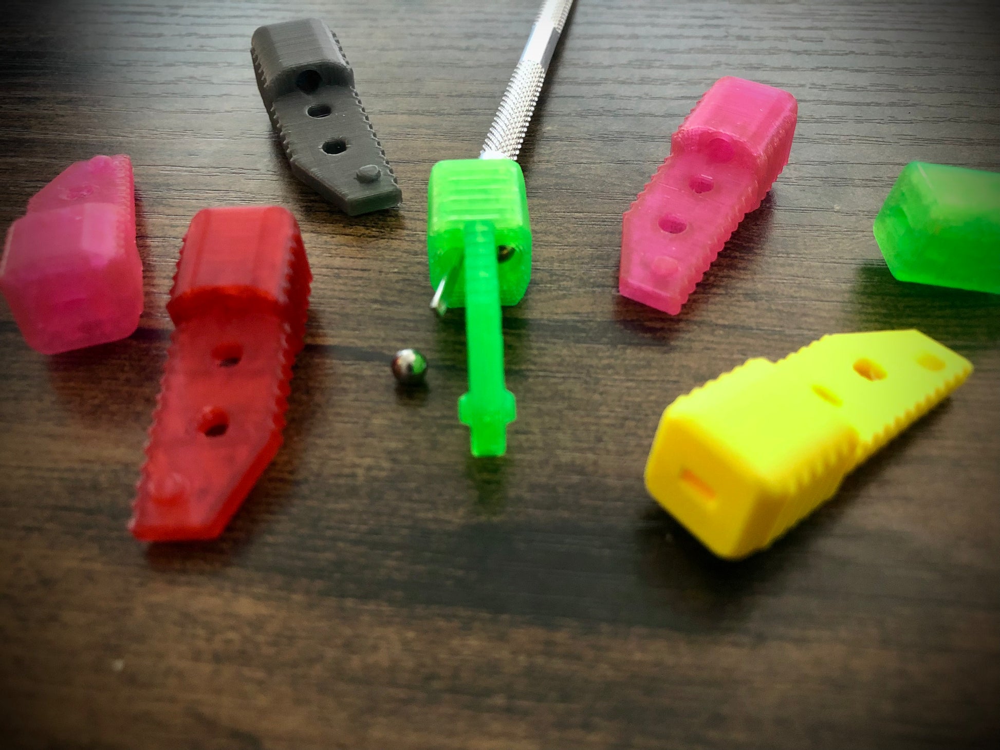 Cousin to Jimpy's discontinued Space Invaders, these Zippy Benchmade 51 spacers are made from a shatter-proof polyurethane with jimping. They extend and protect the handles of the BM 51, and enable adjustable balance with removable tungsten weights.