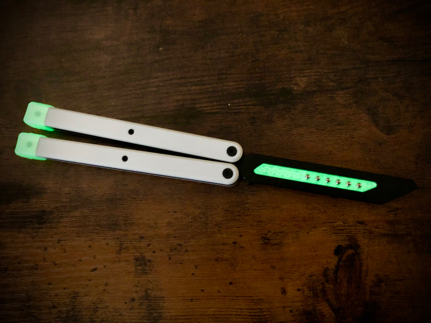 Reduce the handle bias and adjust the balance of your Glidr Arctic, Antarctic, and Bermuda balisong trainers with tungsten-weighted Zippy blade inserts and spacers featuring adjustable balance and positive jimping.