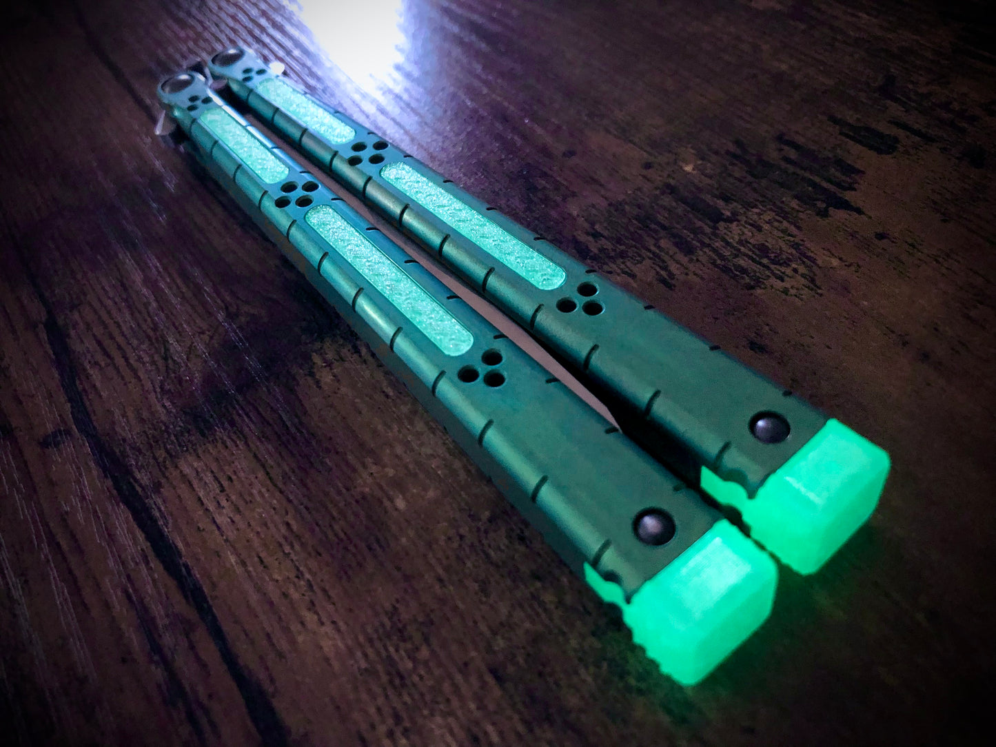 Reduce the handle bias of your HOM i-Basilisk, HOM Basilisk-R (for Titanium and G10/CF variants), and HOM Prodigy balisongs with Zippy extension spacers and handle inlays.