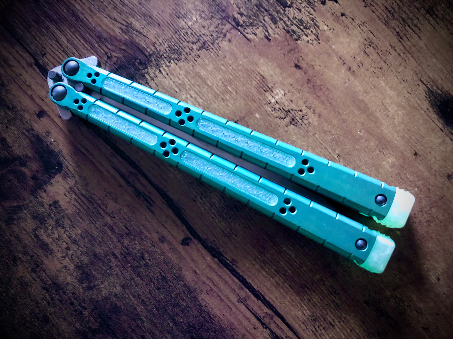 Reduce the handle bias of your HOM i-Basilisk, HOM Basilisk-R (for Titanium and G10/CF variants), and HOM Prodigy balisongs with Zippy extension spacers and handle inlays.