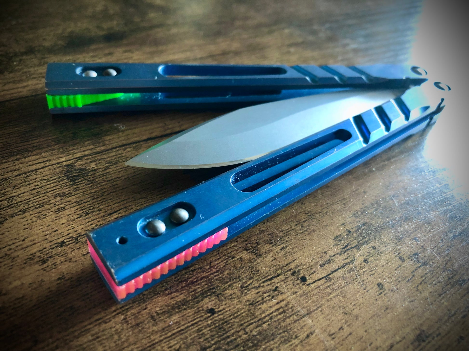 Improve the balance of your Blade Runner Systems Replicant, BRS Alpha Beast, and BRS Barebones with Zippy Spacers. Adjustable balance, positive jimping, and handle extensions to protect your favorite balisongs from concrete drops.