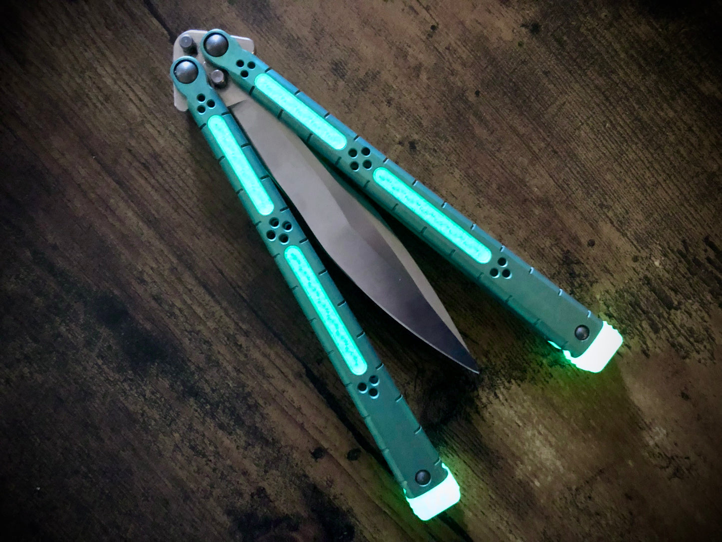 Reduce the handle bias of your HOM i-Basilisk, HOM Basilisk-R (for Titanium and G10/CF variants), and HOM Prodigy balisongs with Zippy extension spacers and handle inlays.