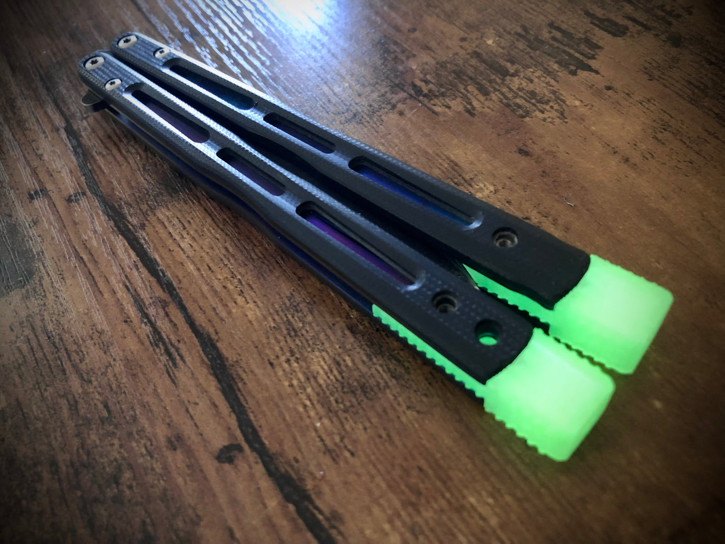 Cousin to Jimpy's discontinued Space Invaders, these Zippy Benchmade 51 spacers are made from a shatter-proof polyurethane with jimping. They extend and protect the handles of the BM 51, and enable adjustable balance with removable tungsten weights.