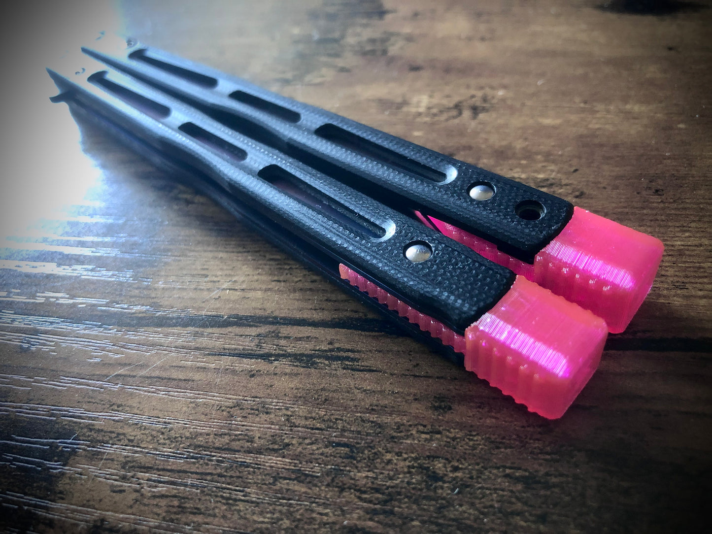 Cousin to Jimpy's discontinued Space Invaders, these Zippy Benchmade 51 spacers are made from a shatter-proof polyurethane with jimping. They extend and protect the handles of the BM 51, and enable adjustable balance with removable tungsten weights.