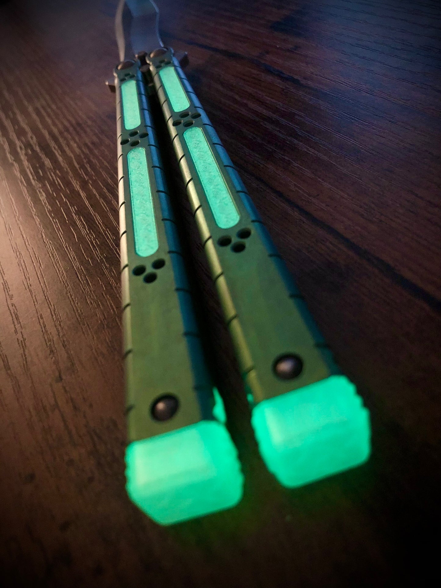 Reduce the handle bias of your HOM i-Basilisk, HOM Basilisk-R (for Titanium and G10/CF variants), and HOM Prodigy balisongs with Zippy extension spacers and handle inlays.