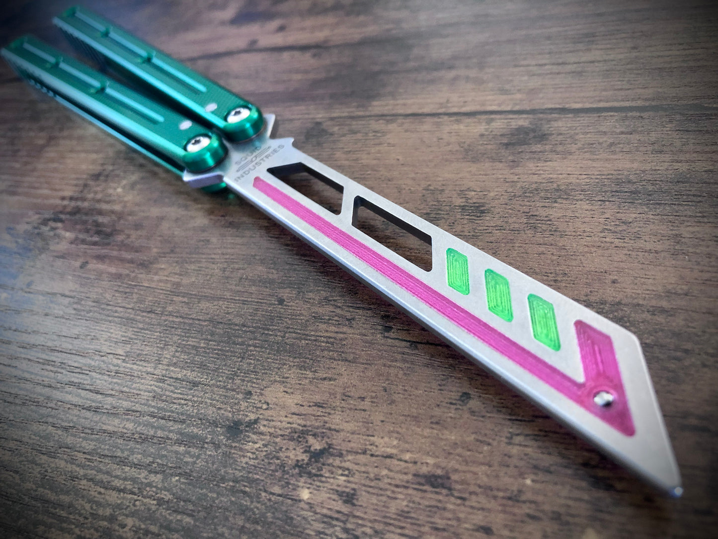 Adjust the balance of your Squid Industries Krake Raken trainer and silence the ring with this custom-made Zippy blade insert. The insert houses removable tungsten weights which enable the Kraken trainer to have a more neutral (less handle biased) balance profile.