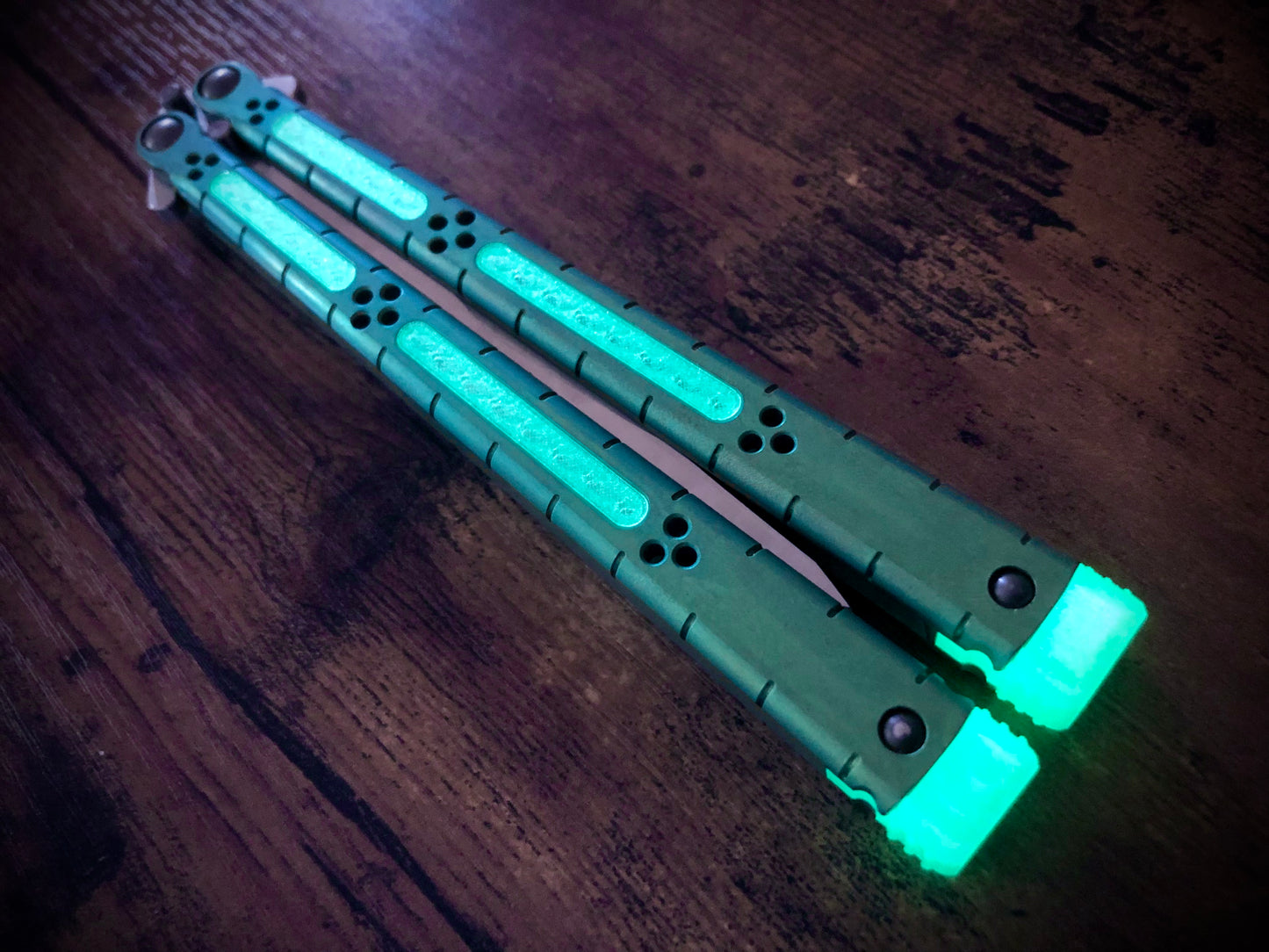 Reduce the handle bias of your HOM i-Basilisk, HOM Basilisk-R (for Titanium and G10/CF variants), and HOM Prodigy balisongs with Zippy extension spacers and handle inlays.