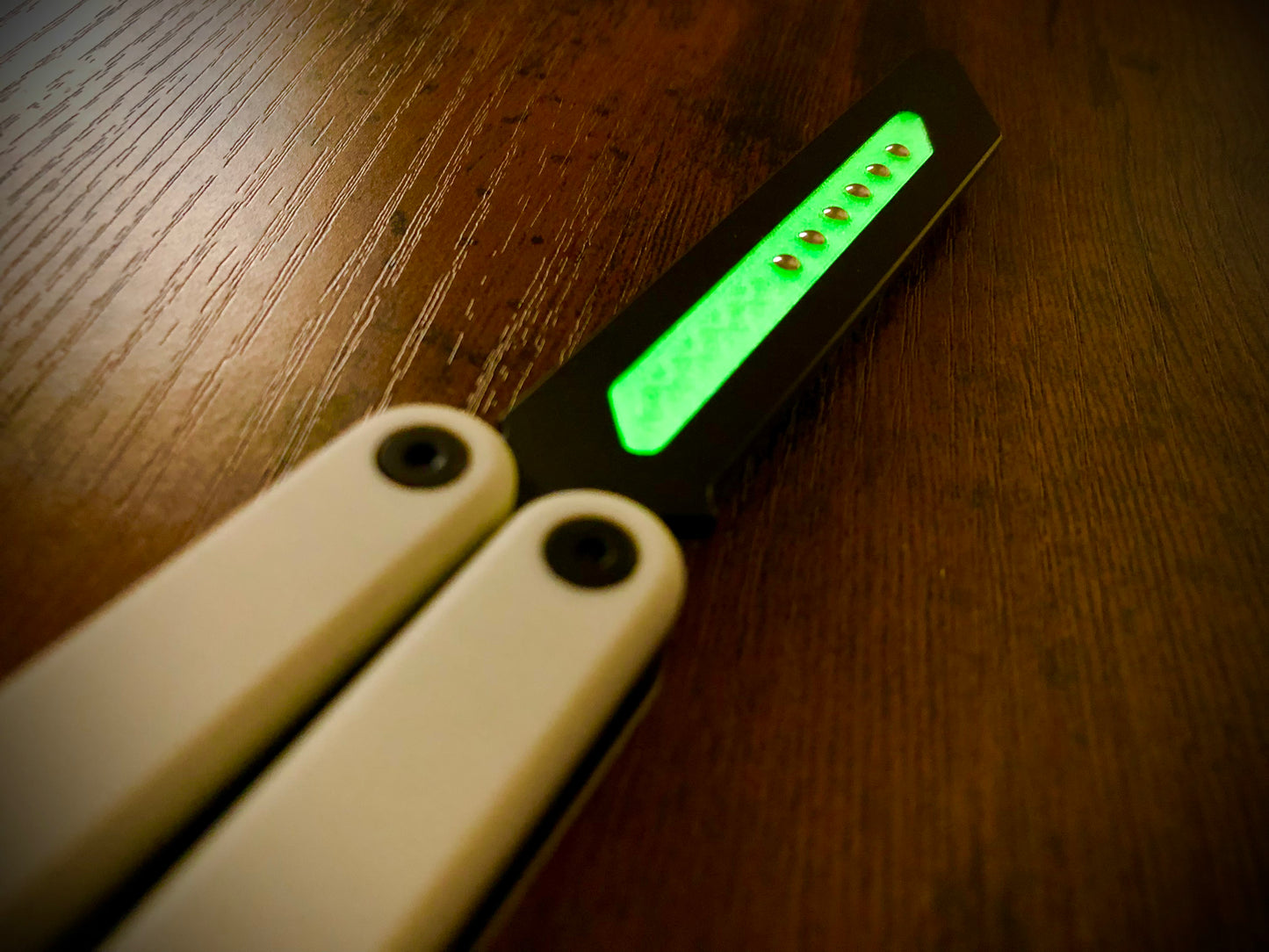 Reduce the handle bias and adjust the balance of your Glidr Arctic, Antarctic, and Bermuda balisong trainers with tungsten-weighted Zippy blade inserts and spacers featuring adjustable balance and positive jimping.