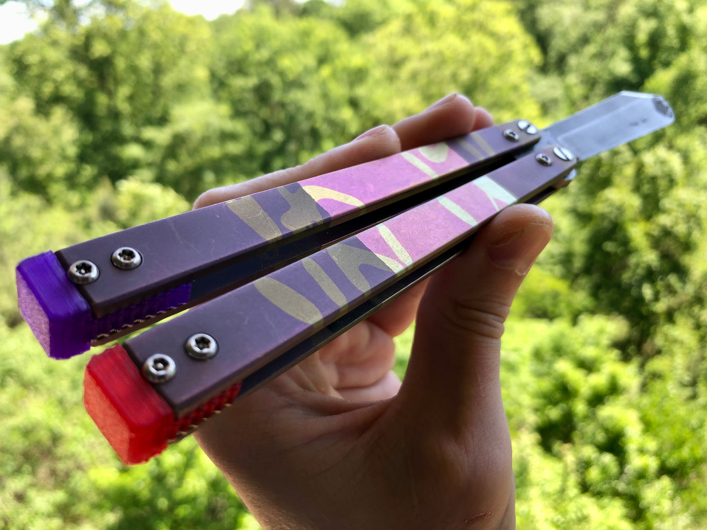 Adjust the balance and protect your Atropos balisong handles from concrete drops with these Zippy spacers for the Atropos Bro and Atropos Spy balisong. Improve your flipping with your Atropos Kirat or Atropos Demon with these extension spacers featuring positive jimping.