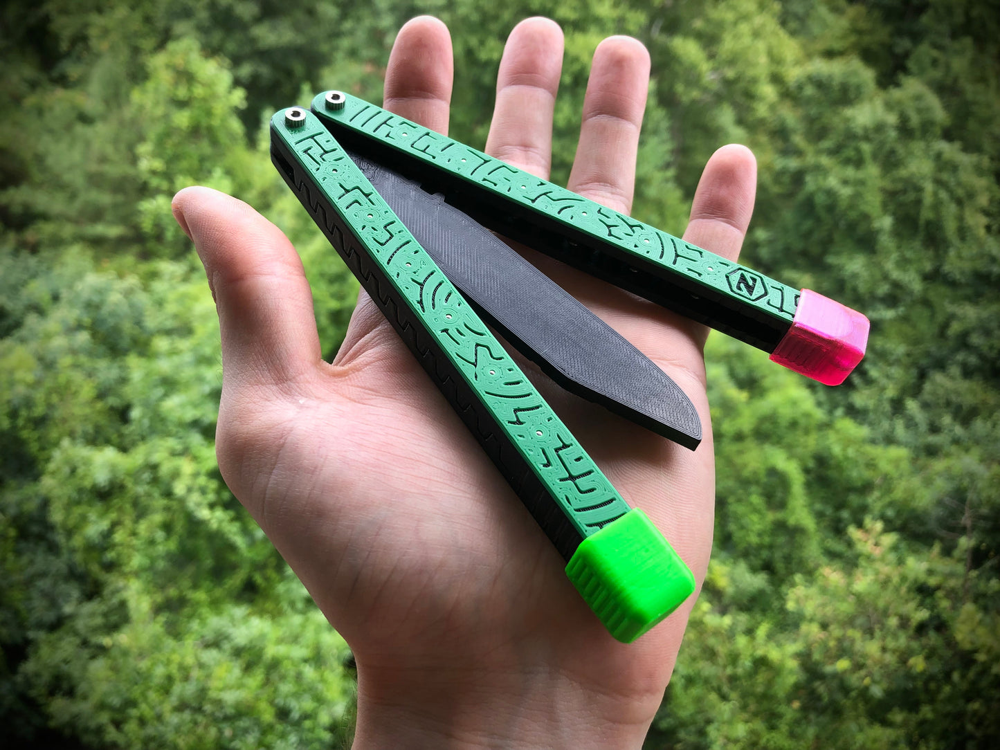 Protect your favorite balisong handles from concrete drops with the original Zippy handle caps. Weight caps to adjust the balance, slim caps for low-profile handle protection and grip for ladders, and LED caps for a light-up balisong experience. Mark your bite handle with the best bite markers on the market.