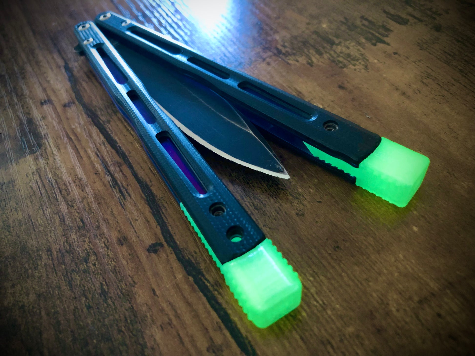 Cousin to Jimpy's discontinued Space Invaders, these Zippy Benchmade 51 spacers are made from a shatter-proof polyurethane with jimping. They extend and protect the handles of the BM 51, and enable adjustable balance with removable tungsten weights.