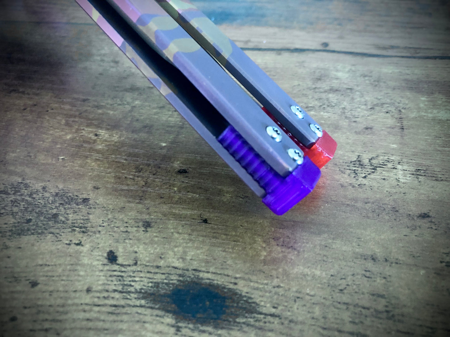 Adjust the balance and protect your Atropos balisong handles from concrete drops with these Zippy spacers for the Atropos Bro and Atropos Spy balisong. Improve your flipping with your Atropos Kirat or Atropos Demon with these extension spacers featuring positive jimping.
