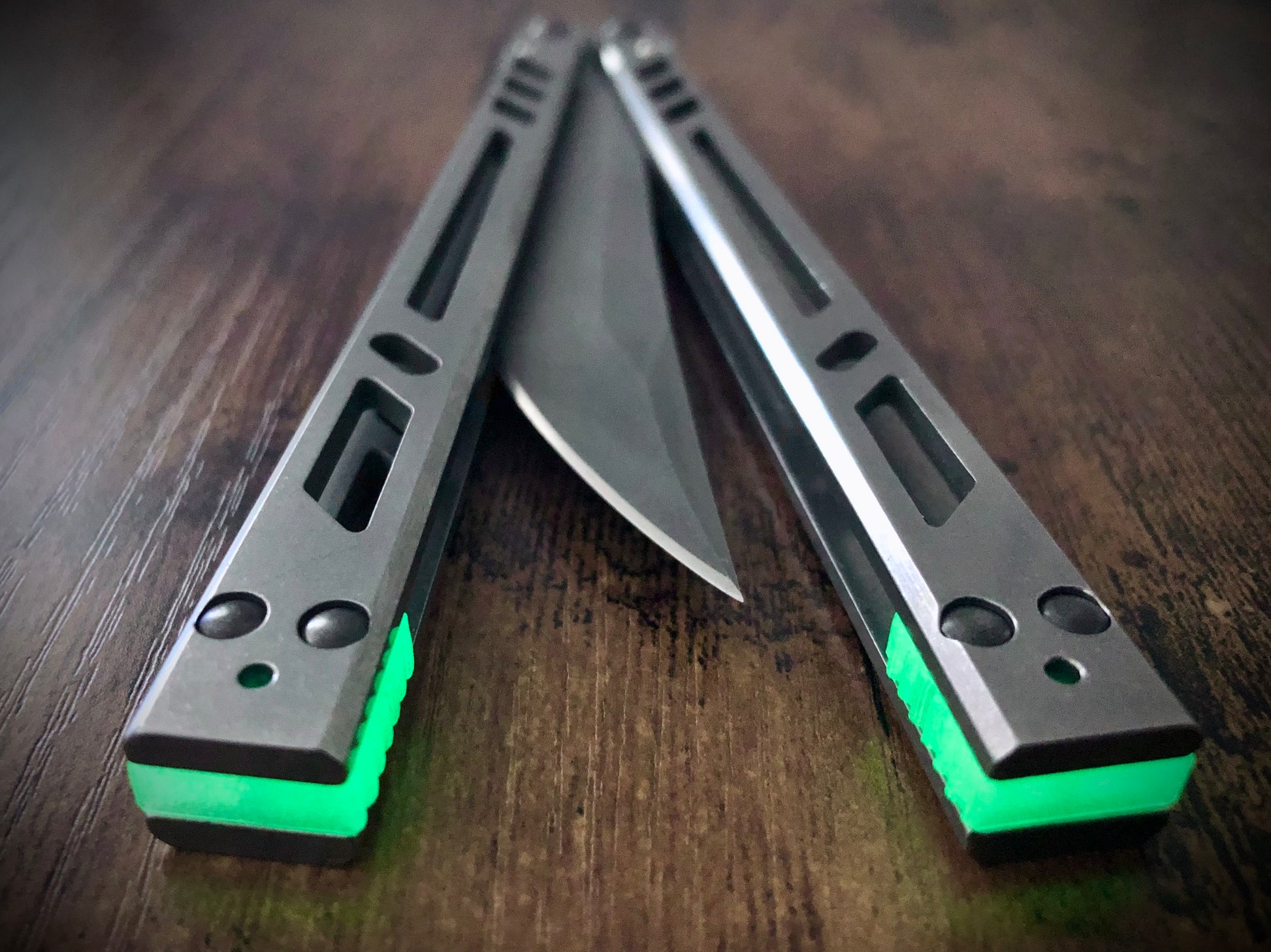 These Zippy spacers are designed for the BRS Barebones and Tibones, and are made in-house from a rubbery, shatter-proof polyurethane. The spacers are offered as either extensions or full-length "flush" spacers. The full-length spacers offer a slightly more neutral balance, while the extensions round the edges for comfort and protect the handles from drops. Both spacers feature positive jimping and enable adjustable balance with up to 1x removable tungsten weight per spacer.