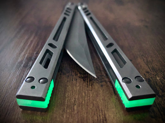 These Zippy spacers are designed for the BRS Barebones and Tibones, and are made in-house from a rubbery, shatter-proof polyurethane. The spacers are offered as either extensions or full-length "flush" spacers. The full-length spacers offer a slightly more neutral balance, while the extensions round the edges for comfort and protect the handles from drops. Both spacers feature positive jimping and enable adjustable balance with up to 1x removable tungsten weight per spacer.