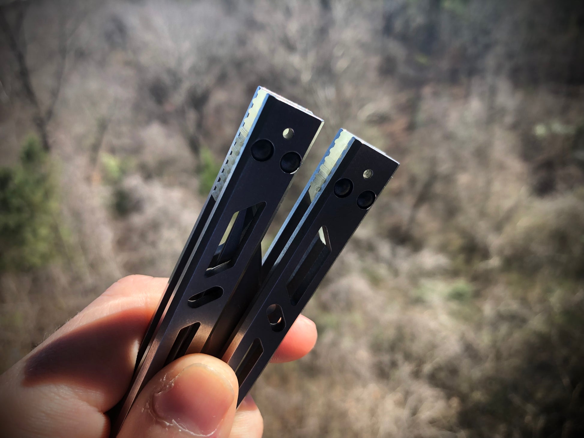 These Zippy spacers are designed for the BRS Barebones and Tibones, and are made in-house from a rubbery, shatter-proof polyurethane. The spacers are offered as either extensions or full-length "flush" spacers. The full-length spacers offer a slightly more neutral balance, while the extensions round the edges for comfort and protect the handles from drops. Both spacers feature positive jimping and enable adjustable balance with up to 1x removable tungsten weight per spacer.