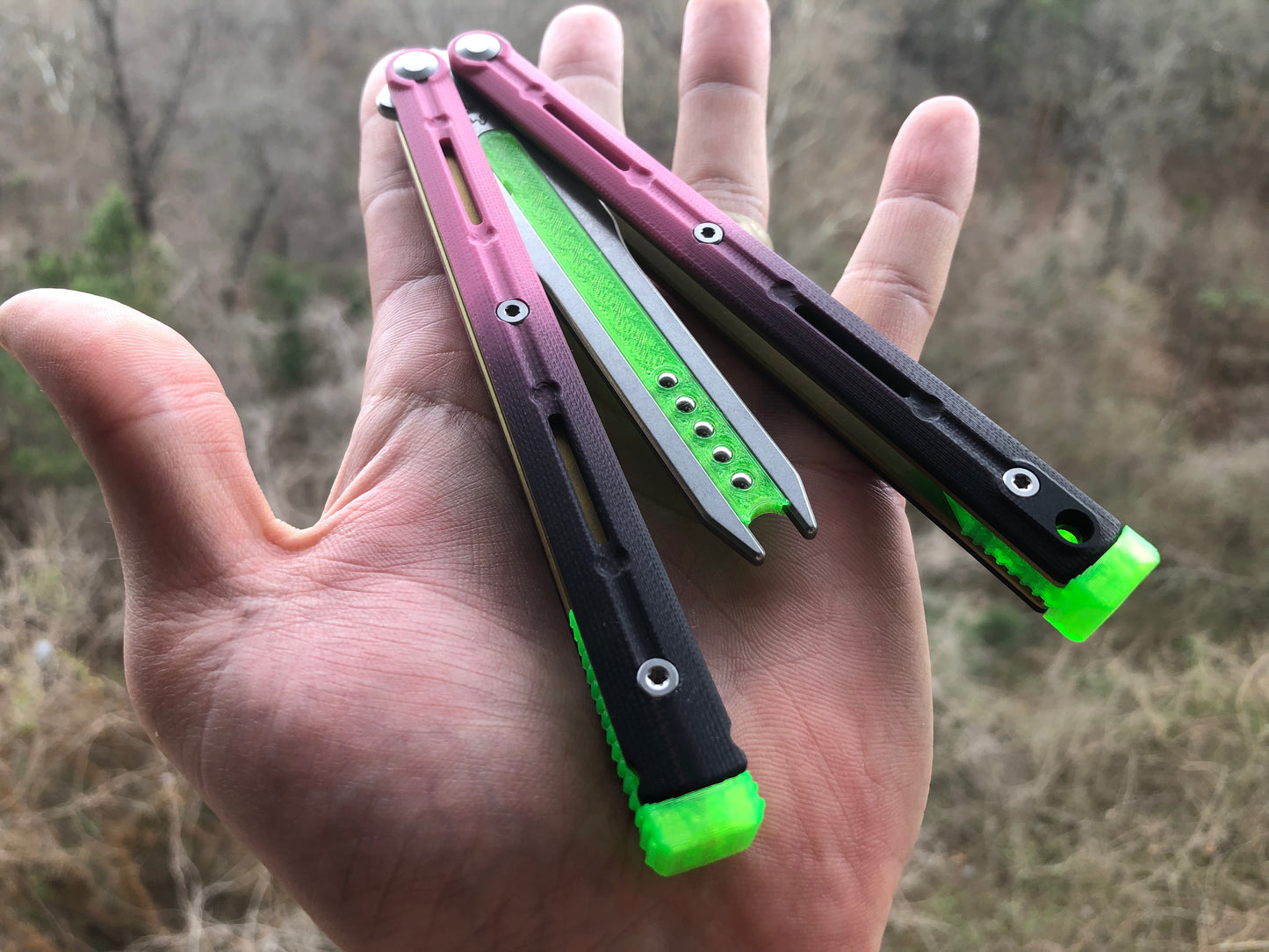 Improve the balance of your Maxace Serpent Striker v3 and Maxace Phantom balisong trainer with tungsten-weighted trainer blade inserts and extension spacers with jimping.