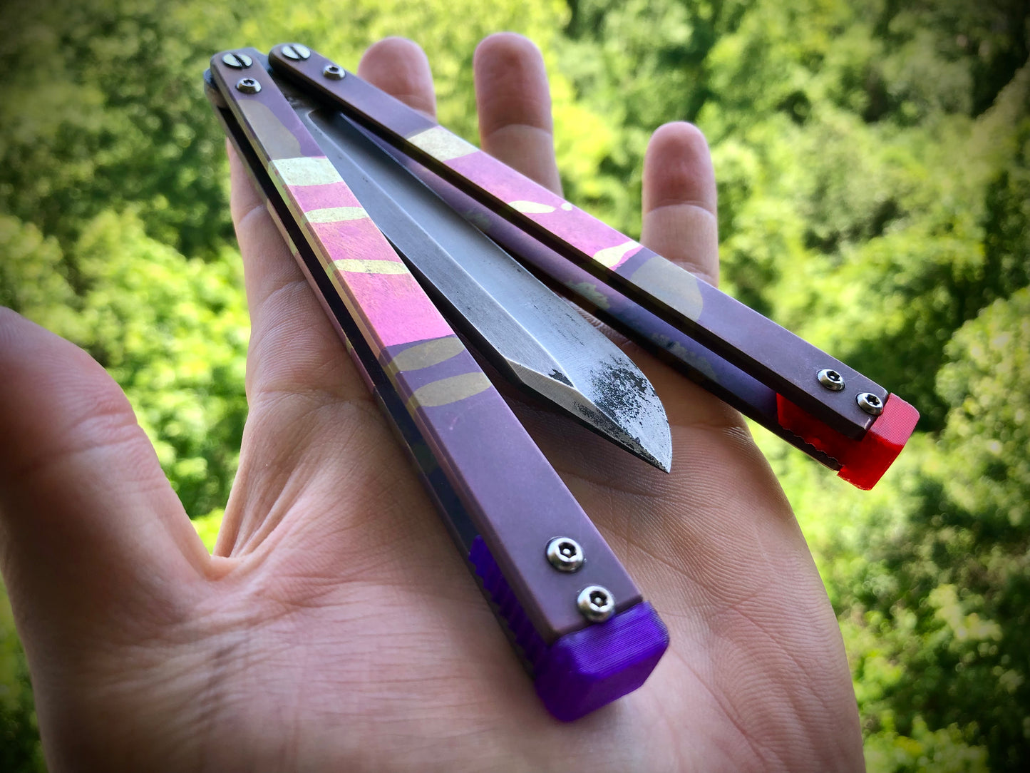 Adjust the balance and protect your Atropos balisong handles from concrete drops with these Zippy spacers for the Atropos Bro and Atropos Spy balisong. Improve your flipping with your Atropos Kirat or Atropos Demon with these extension spacers featuring positive jimping.