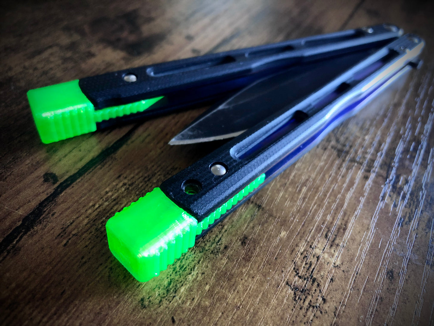 Cousin to Jimpy's discontinued Space Invaders, these Zippy Benchmade 51 spacers are made from a shatter-proof polyurethane with jimping. They extend and protect the handles of the BM 51, and enable adjustable balance with removable tungsten weights.