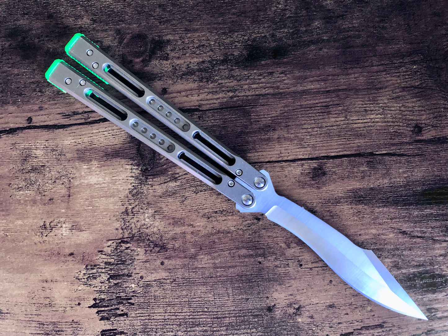 Improve the balance of your Black Balisong Reaper and Da Purge v2 balisongs with Zippy extension spacers. The spacers feature removable tungsten weights and positive jimping for an improved flipping experience.
