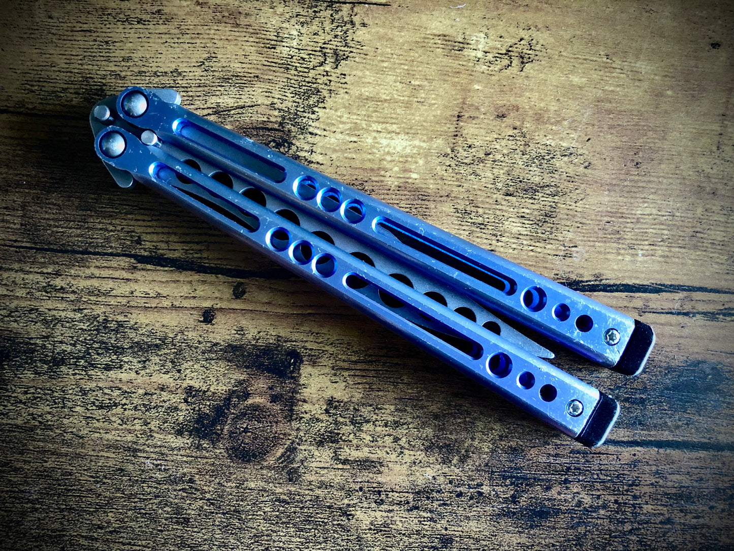Reduce the handle bias of your HOM i-Basilisk, HOM Basilisk-R (for Titanium and G10/CF variants), and HOM Prodigy balisongs with Zippy extension spacers and handle inlays.