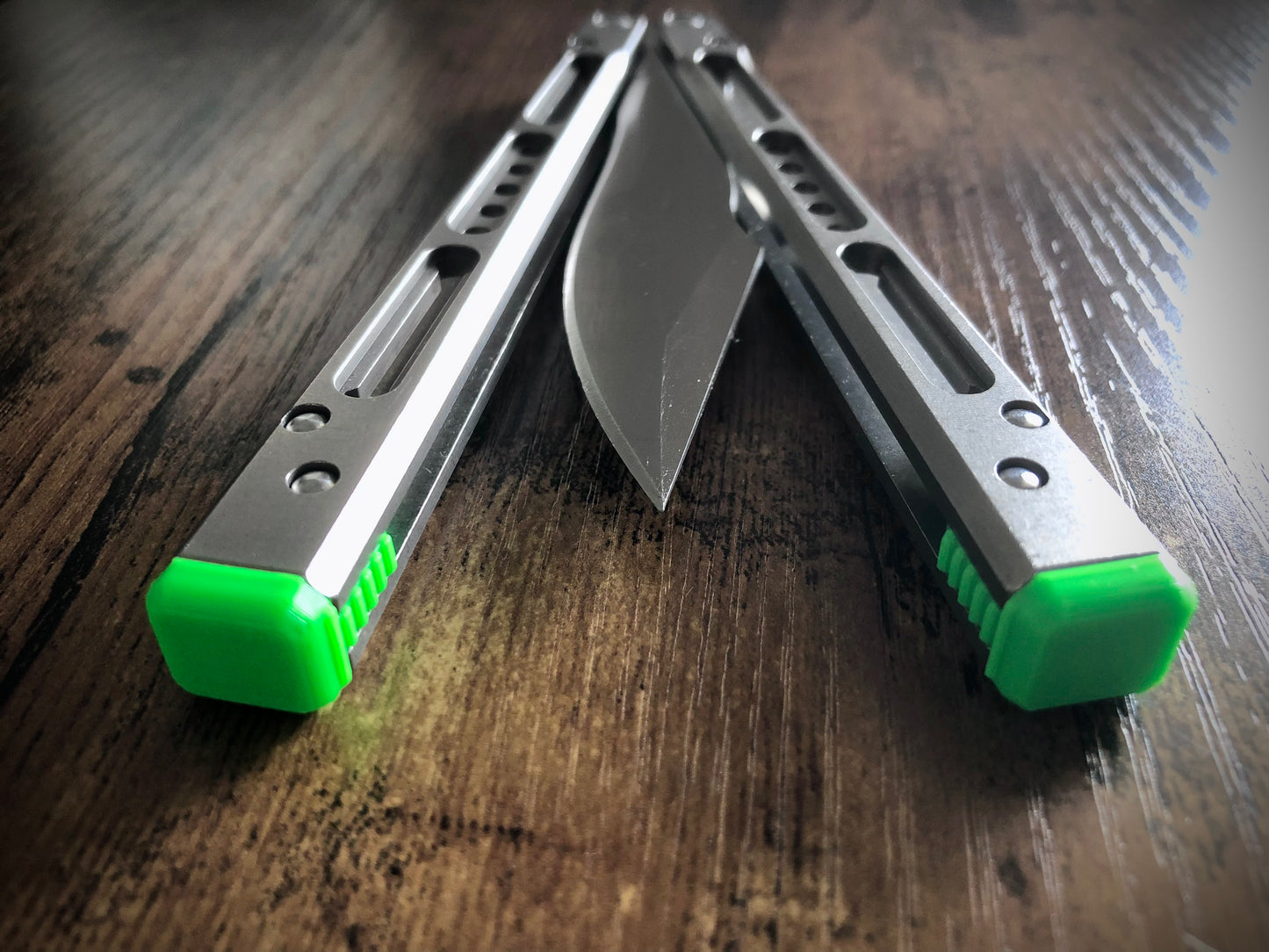 Improve the balance of your Black Balisong Reaper and Da Purge v2 balisongs with Zippy extension spacers. The spacers feature removable tungsten weights and positive jimping for an improved flipping experience.
