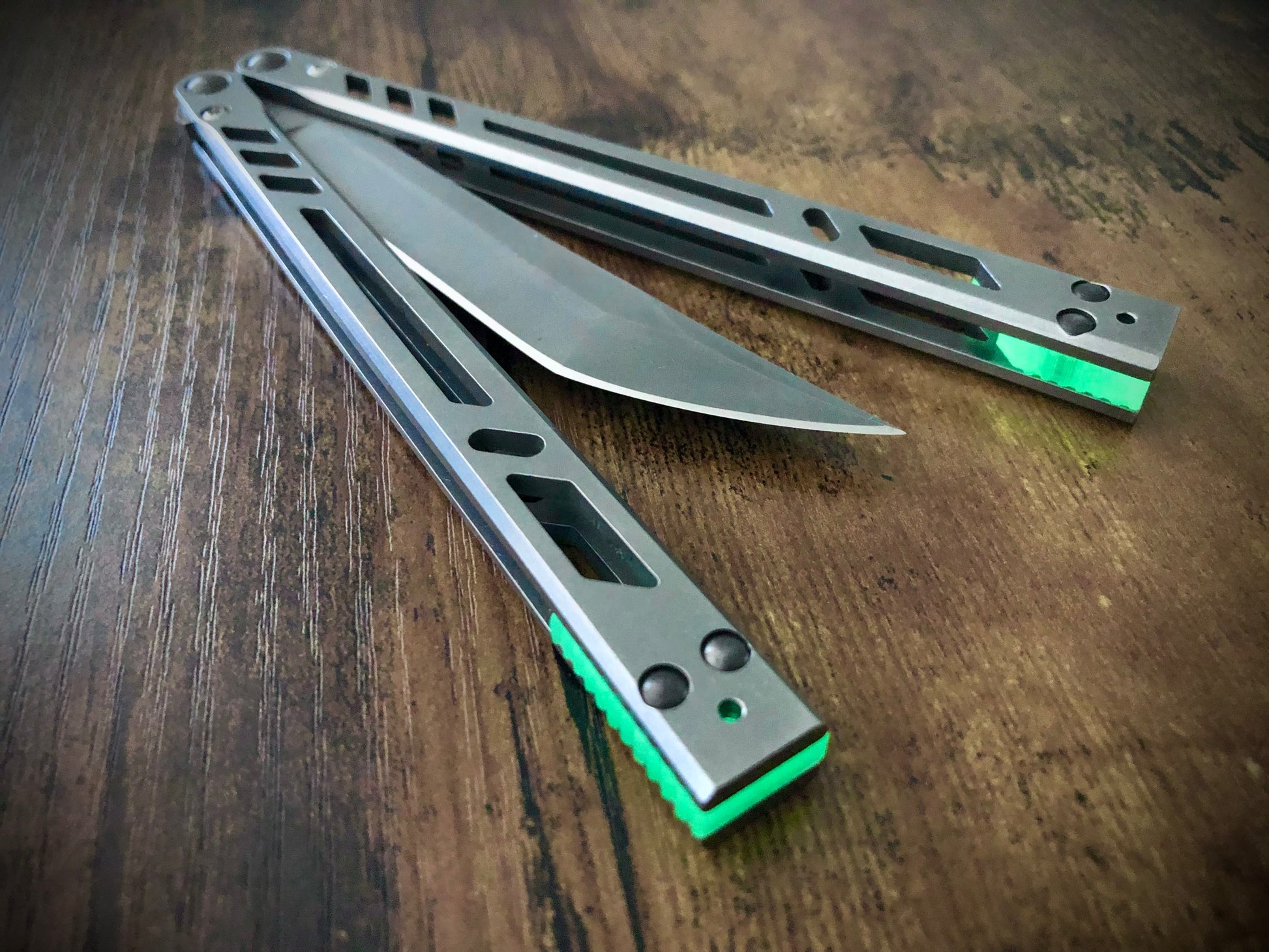 These Zippy spacers are designed for the BRS Barebones and Tibones, and are made in-house from a rubbery, shatter-proof polyurethane. The spacers are offered as either extensions or full-length "flush" spacers. The full-length spacers offer a slightly more neutral balance, while the extensions round the edges for comfort and protect the handles from drops. Both spacers feature positive jimping and enable adjustable balance with up to 1x removable tungsten weight per spacer.