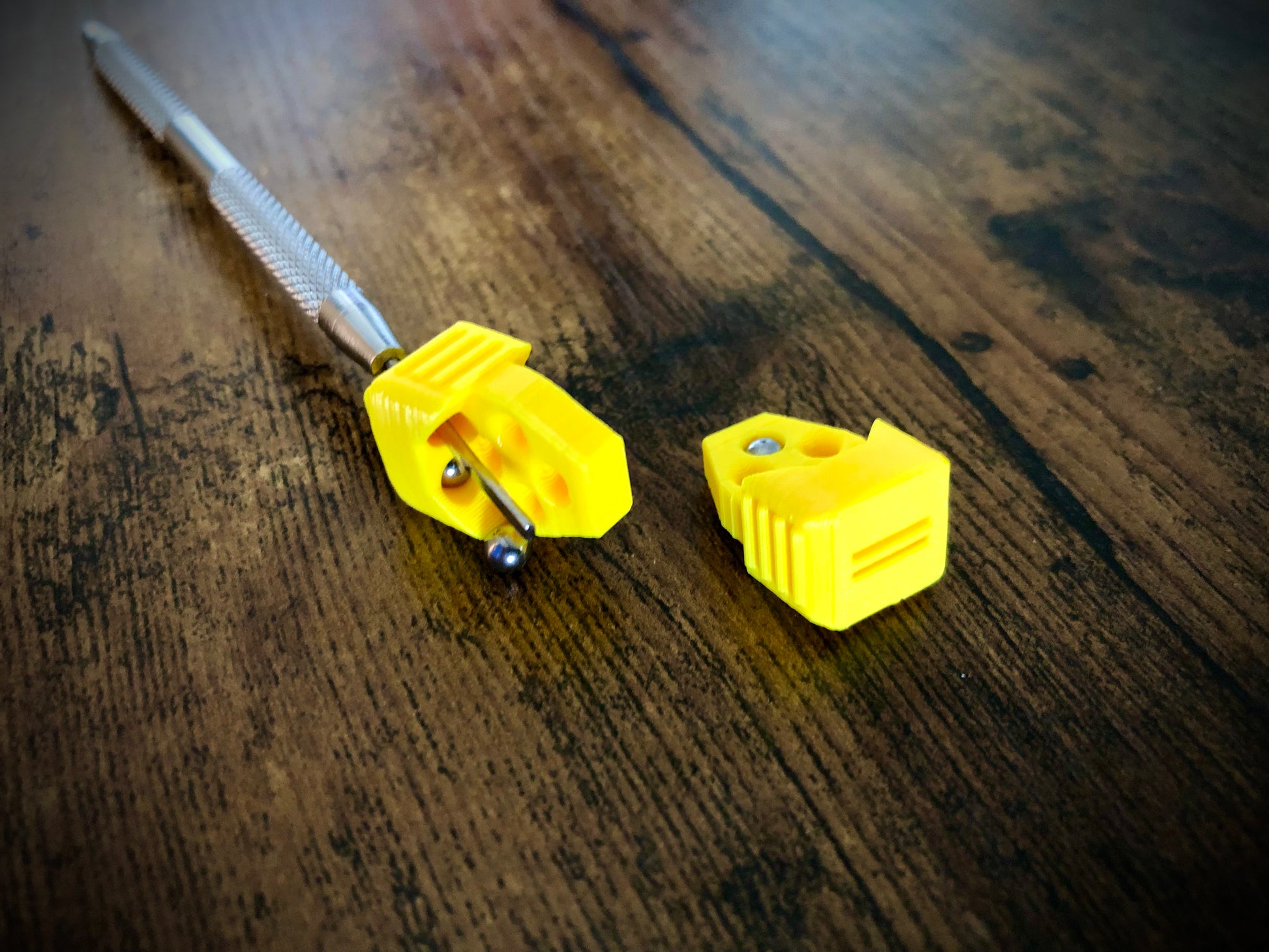 Improve the balance of your Black Balisong Reaper and Da Purge v2 balisongs with Zippy extension spacers. The spacers feature removable tungsten weights and positive jimping for an improved flipping experience.