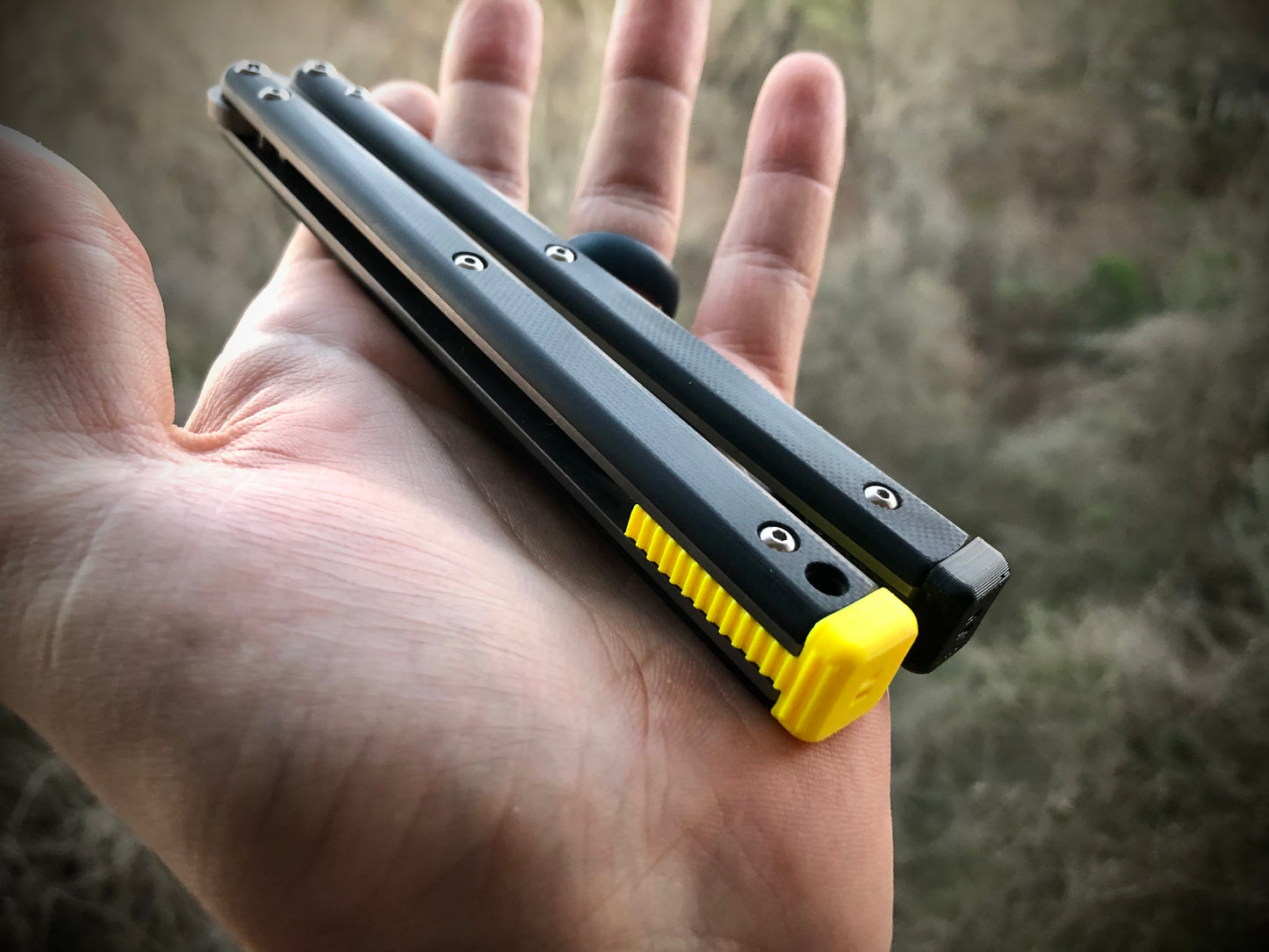 Adjust the balance and protect your Atropos balisong handles from concrete drops with these Zippy spacers for the Atropos Bro and Atropos Spy balisong. Improve your flipping with your Atropos Kirat or Atropos Demon with these extension spacers featuring positive jimping.