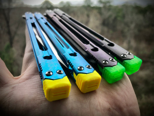 Improve the balance of your Black Balisong Reaper and Da Purge v2 balisongs with Zippy extension spacers. The spacers feature removable tungsten weights and positive jimping for an improved flipping experience.