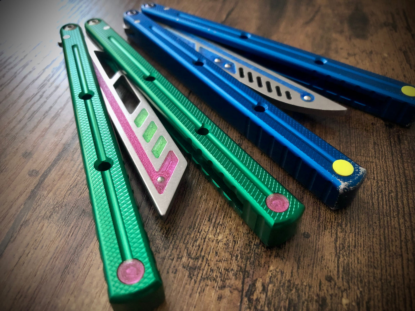 Pivot Plugs are a cosmetic handle inlay mod designed to friction fit in 3/16" bores at the bottom of a variety of balisong handles, including the Squid Industries Krake Raken balisong, the MachineWise Prysma, and the Nabalis Vulp Pro.