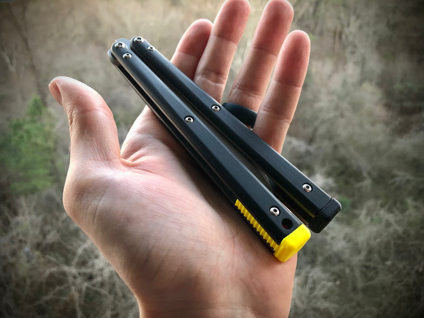 Adjust the balance and protect your Atropos balisong handles from concrete drops with these Zippy spacers for the Atropos Bro and Atropos Spy balisong. Improve your flipping with your Atropos Kirat or Atropos Demon with these extension spacers featuring positive jimping.