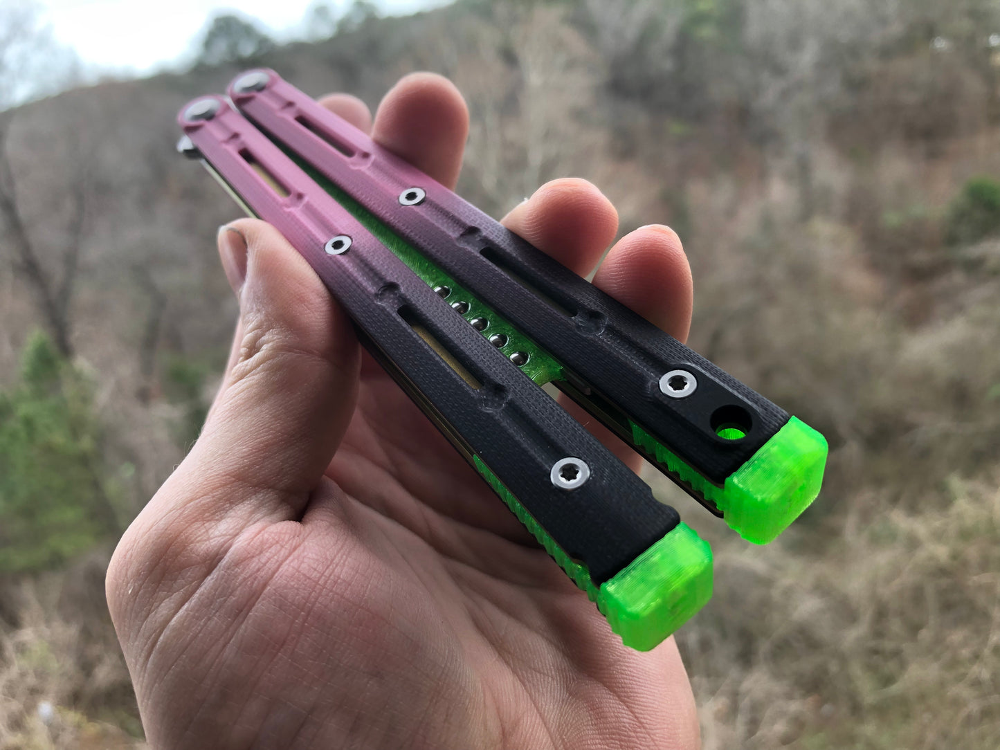 Improve the balance of your Maxace Serpent Striker v3 and Maxace Phantom balisong trainer with tungsten-weighted trainer blade inserts and extension spacers with jimping.