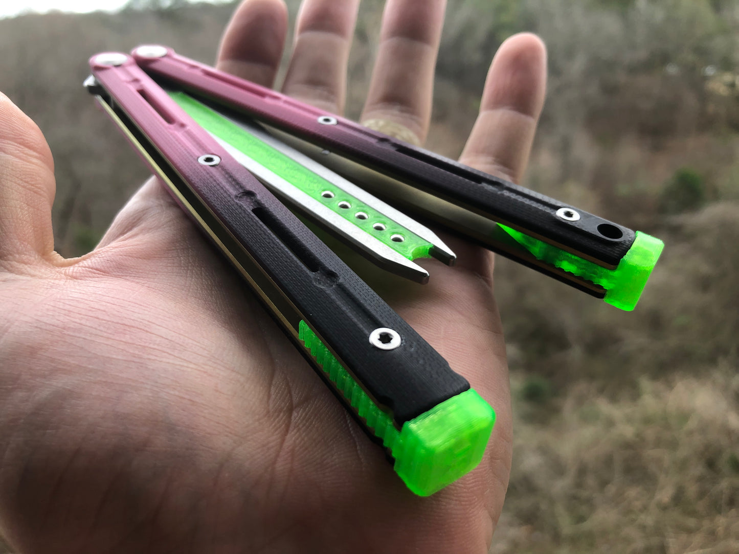 Improve the balance of your Maxace Serpent Striker v3 and Maxace Phantom balisong trainer with tungsten-weighted trainer blade inserts and extension spacers with jimping.