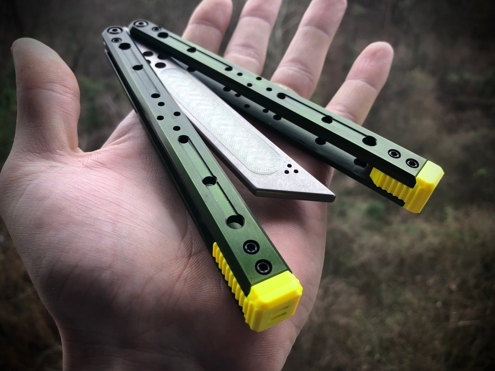 Cracked a Biteblades Titan Spacer and need a replacement? No problem: these extra-durable Zippy spacers for the Biteblates Titan balisong trainer improve the balance and offer a more traditional length.