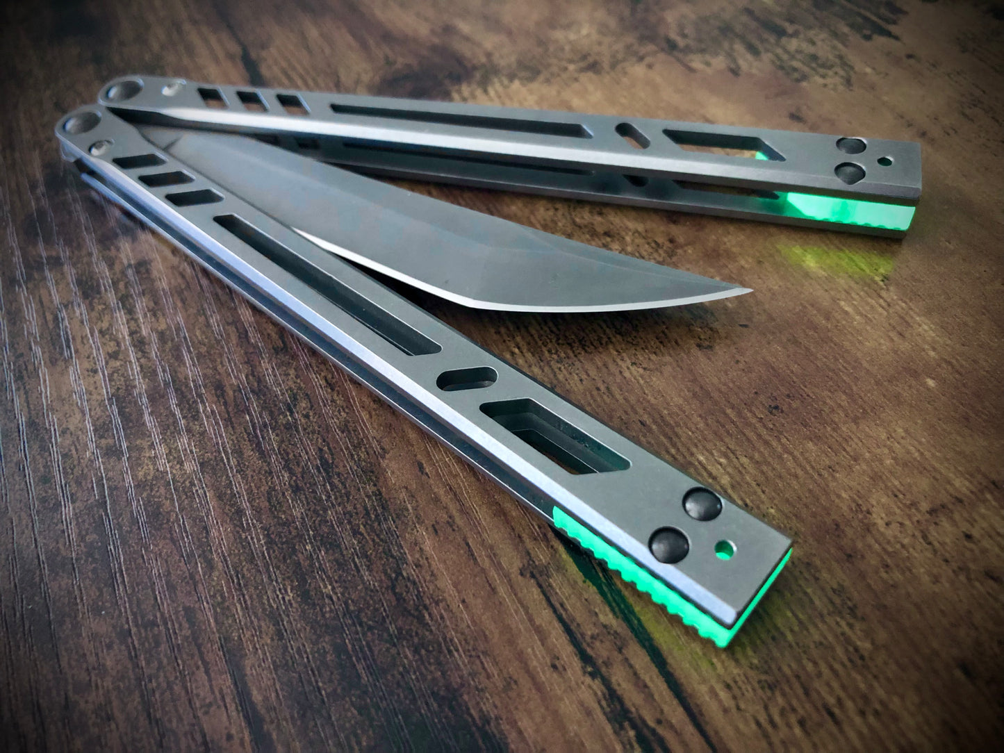 These Zippy spacers are designed for the BRS Barebones and Tibones, and are made in-house from a rubbery, shatter-proof polyurethane. The spacers are offered as either extensions or full-length "flush" spacers. The full-length spacers offer a slightly more neutral balance, while the extensions round the edges for comfort and protect the handles from drops. Both spacers feature positive jimping and enable adjustable balance with up to 1x removable tungsten weight per spacer.