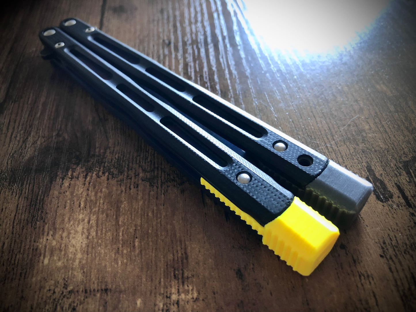 Cousin to Jimpy's discontinued Space Invaders, these Zippy Benchmade 51 spacers are made from a shatter-proof polyurethane with jimping. They extend and protect the handles of the BM 51, and enable adjustable balance with removable tungsten weights.