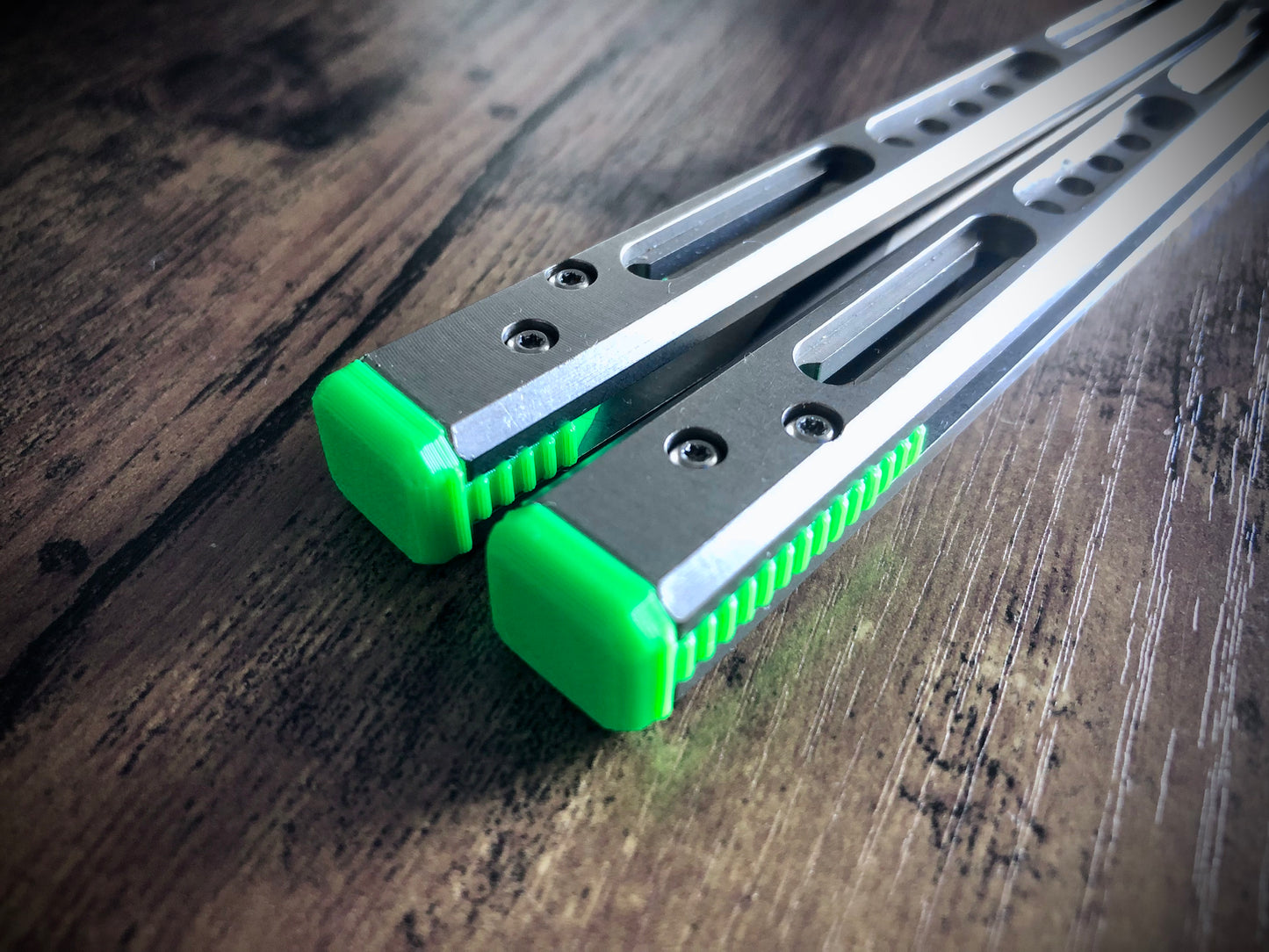 Improve the balance of your Black Balisong Reaper and Da Purge v2 balisongs with Zippy extension spacers. The spacers feature removable tungsten weights and positive jimping for an improved flipping experience.