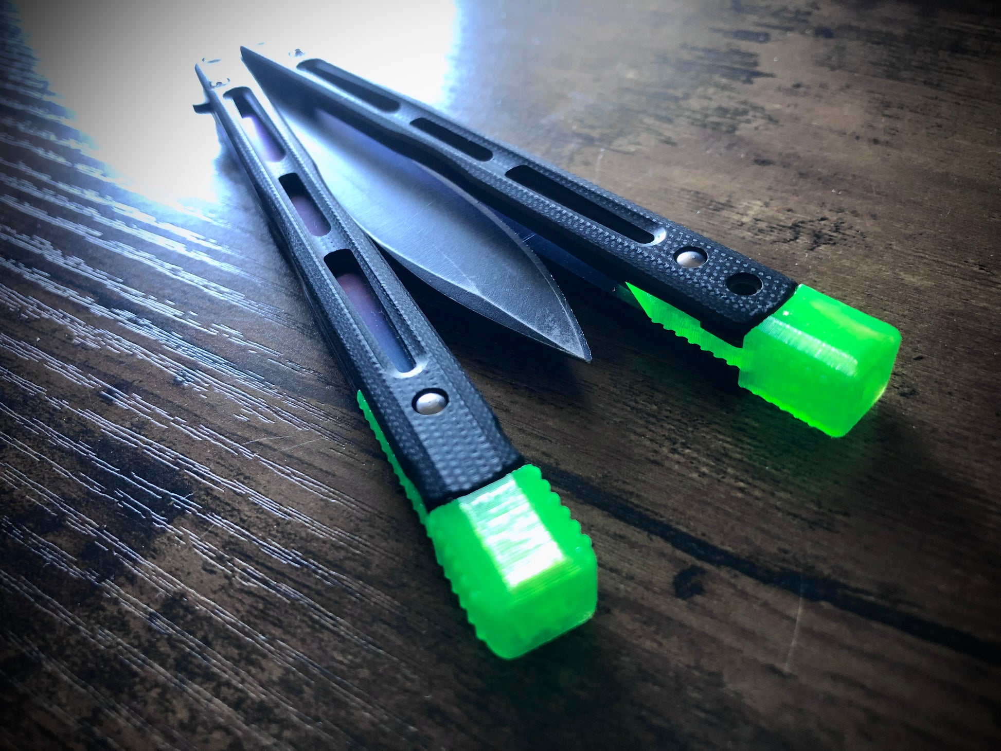 Cousin to Jimpy's discontinued Space Invaders, these Zippy Benchmade 51 spacers are made from a shatter-proof polyurethane with jimping. They extend and protect the handles of the BM 51, and enable adjustable balance with removable tungsten weights.