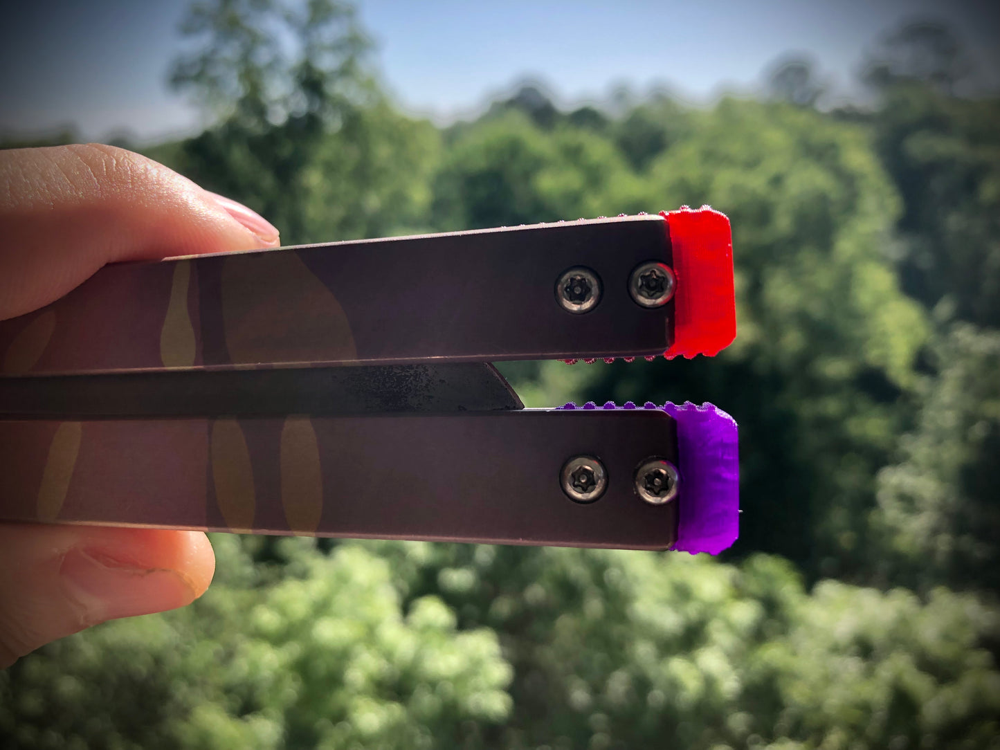Adjust the balance and protect your Atropos balisong handles from concrete drops with these Zippy spacers for the Atropos Bro and Atropos Spy balisong. Improve your flipping with your Atropos Kirat or Atropos Demon with these extension spacers featuring positive jimping.