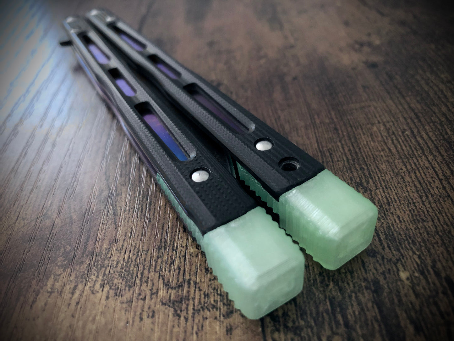Cousin to Jimpy's discontinued Space Invaders, these Zippy Benchmade 51 spacers are made from a shatter-proof polyurethane with jimping. They extend and protect the handles of the BM 51, and enable adjustable balance with removable tungsten weights.