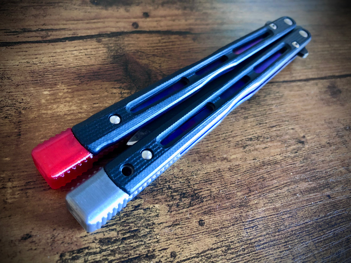 Cousin to Jimpy's discontinued Space Invaders, these Zippy Benchmade 51 spacers are made from a shatter-proof polyurethane with jimping. They extend and protect the handles of the BM 51, and enable adjustable balance with removable tungsten weights.