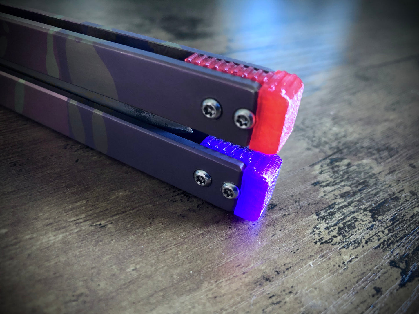 Adjust the balance and protect your Atropos balisong handles from concrete drops with these Zippy spacers for the Atropos Bro and Atropos Spy balisong. Improve your flipping with your Atropos Kirat or Atropos Demon with these extension spacers featuring positive jimping.