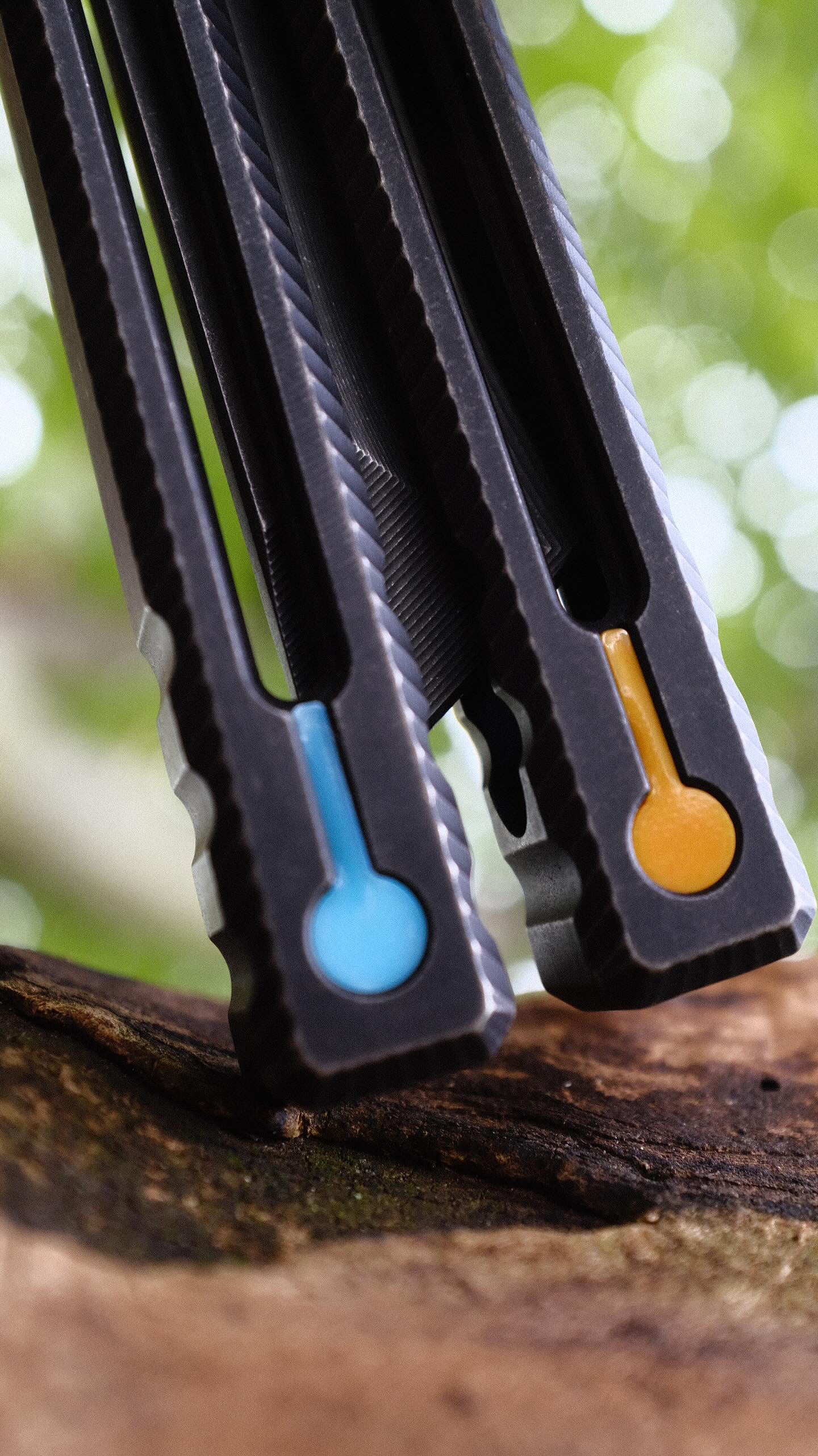 Pivot Plugs are a cosmetic handle inlay mod designed to friction fit into 3/16" bores at the bottom of a variety of balisong handles, including the Squid Industries Krake Raken balisong, the MachineWise Prysma, SliftT, the Nabalis Vulp Pro, and the Acidwrx Zzzyzx.